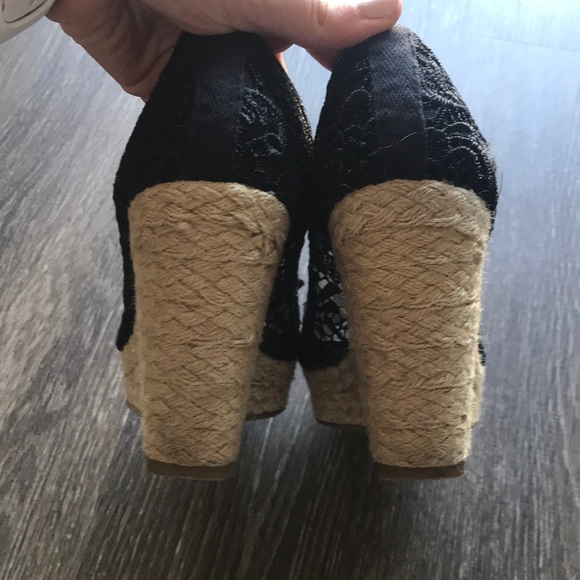 SOLD ✨ Kelly & Katie Wedge Lace Peep Toe Bow Sandal Heel - Picture 7 of 12